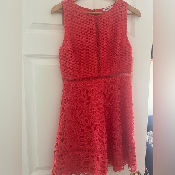 Coral bb Dakota dress , beautiful flattering dress - Picture 1 of 2